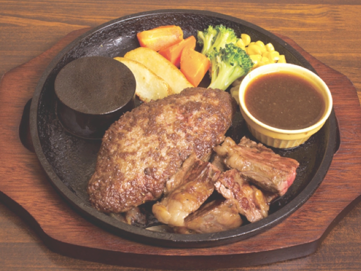 国産牛ハンバーグと角切りステーキ