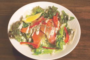 スモークサーモンのサラダ